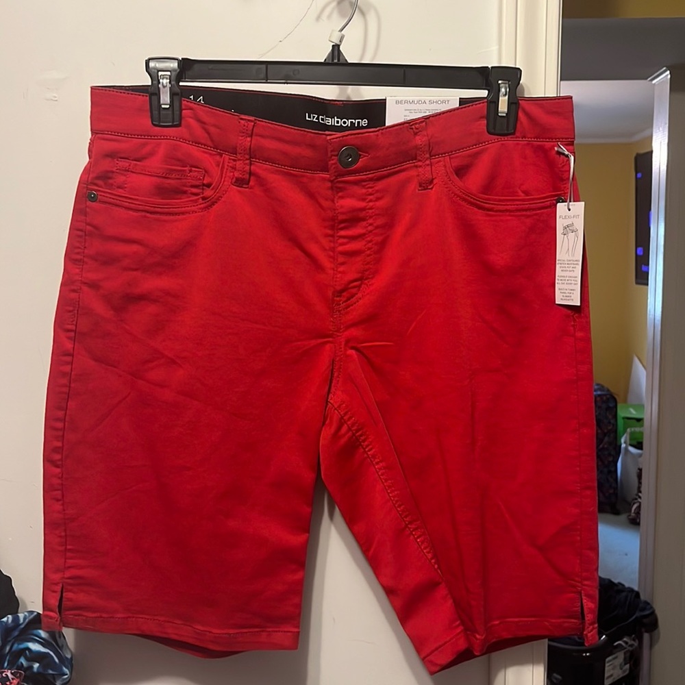 Liz Claiborne Bermuda short red size 14
